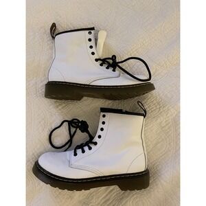 Dr. Martens 1460 Men's 4/ women's 6 -White lace up boots doctor martens Docs